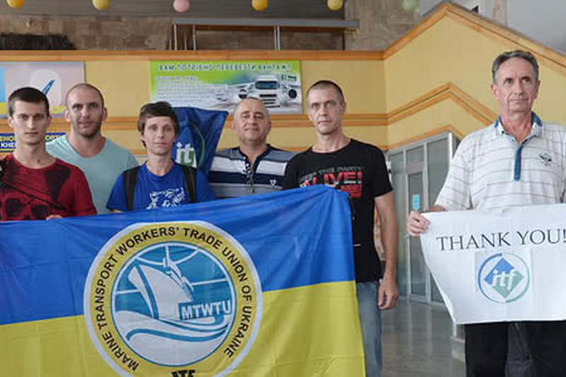 В Украине вернулись 15 моряков, которые на 1,5 года застряли в Омане