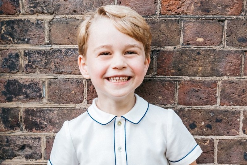 Королевская семья на отдыхе: В Сети опубликовали яркие снимки дня рождения принца Джорджа