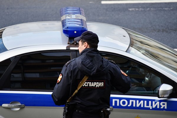 Житель Нижнего Новгорода открыл стрельбу по сосулькам на крыше многоэтажки