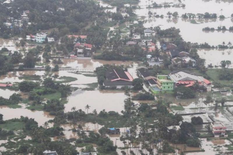 Количество жертв наводнения в Индии увеличилось до 345