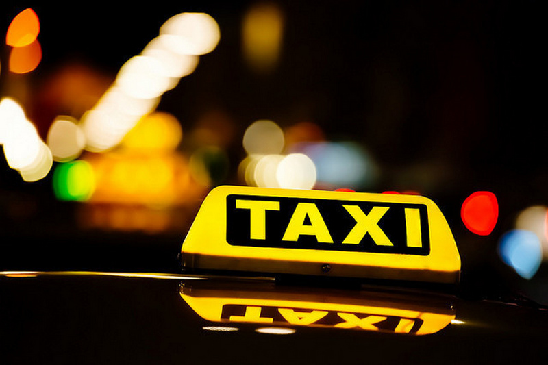 В Москве таксист уехал с ребёнком пассажирки