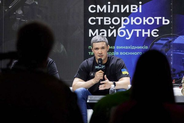 Федоров рассказал про новый опрос в Дії: касается государственных служащих