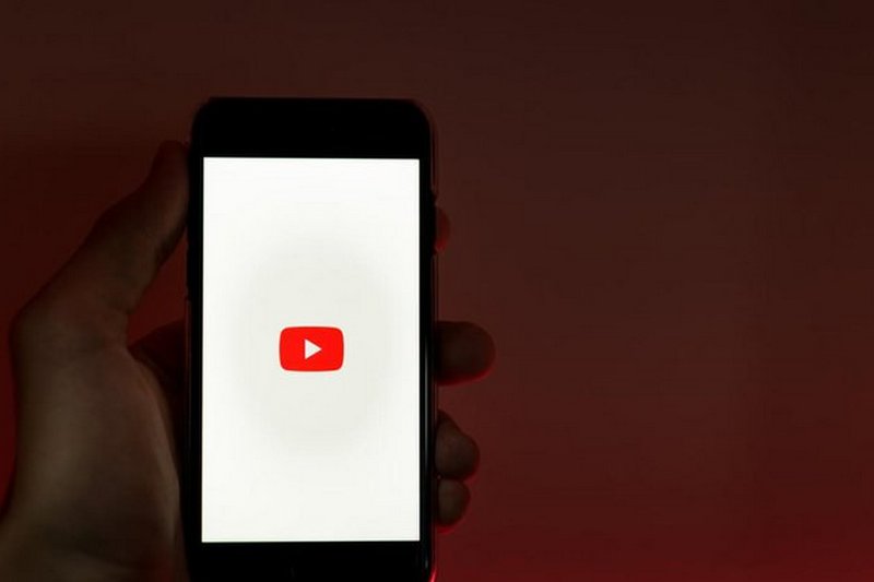 YouTube удалил более 200 каналов из-за массовых протестов