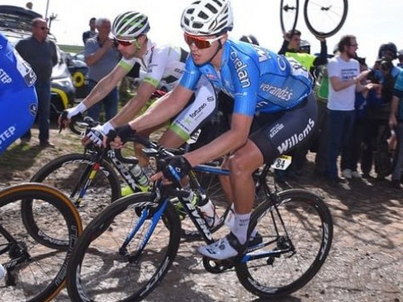 Бельгийский велогонщик умер после падения на гонке Париж - Рубэ