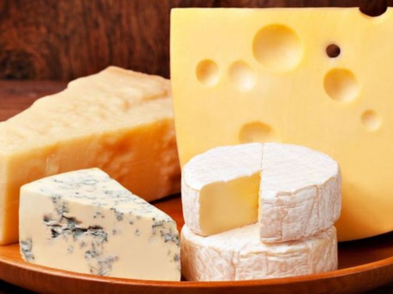 Диетологи рассказали, почему нельзя часто есть сыр