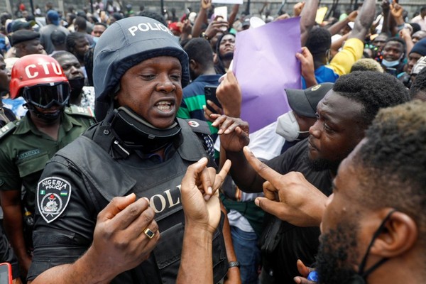 В Нигерии прошли масштабные протесты против жестокости полиции