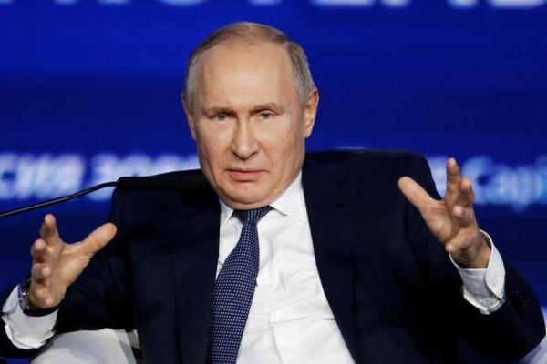 Путин хочет стать сенатором с особым статусом