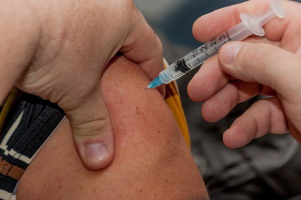 В Париже начнут массовую вакцинацию от коронавируса