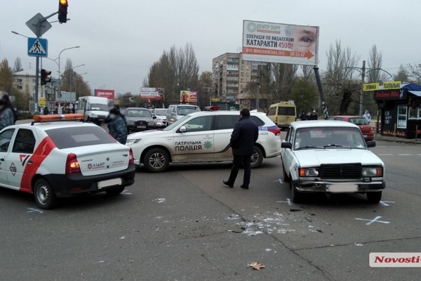 В Николаеве столкнулись «Жигули» и авто охранной службы