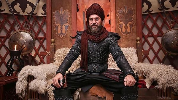 Звезда турецкого сериала Эртугрул с коротким визитом в Пакистане