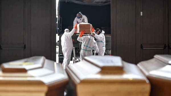 Италия сообщает о падении числа смертей от коронавируса