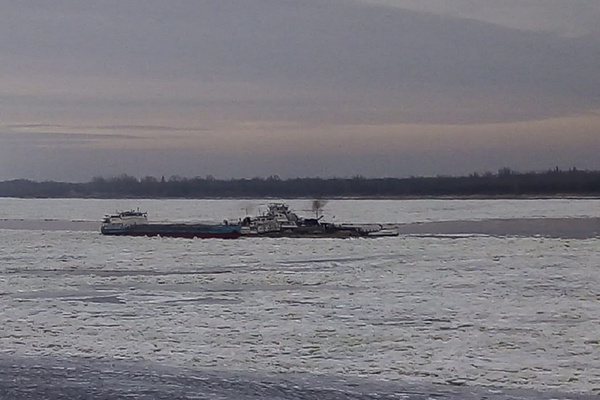 В Астраханской области во льдах застряли шесть судов