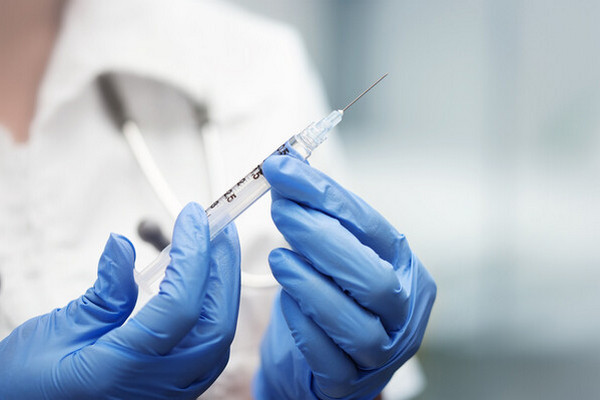 Почти 40% поляков не хотят вакцинироваться от коронавируса