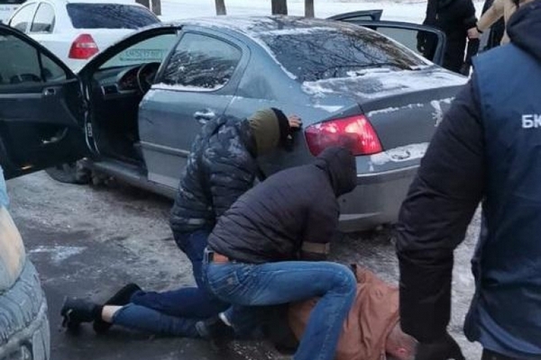 В Киеве полицейский требовал $10 тысяч за закрытие уголовного дела