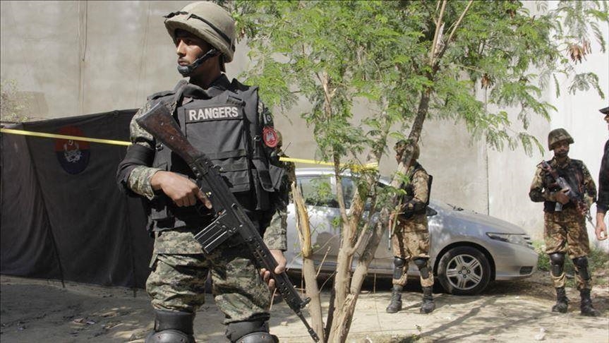 Пакистан: 12 полицейских обстреляли индуистский храм
