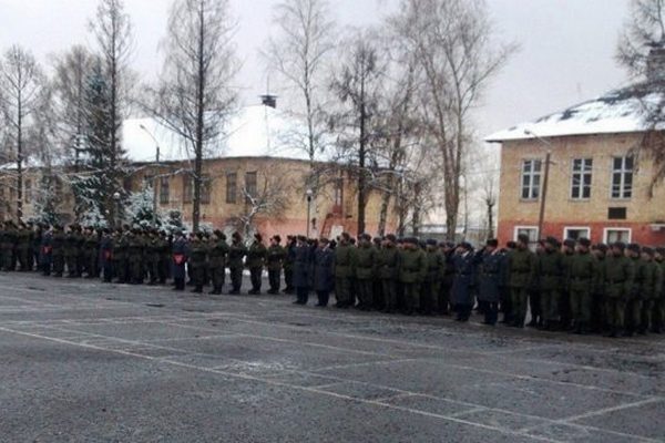 В России крыша военной части рухнула на контрактников