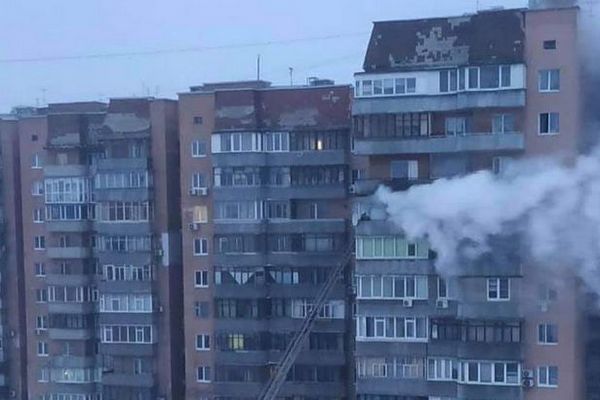 В Харькове горела многоэтажка. Есть погибший, еще 13 человек спасли