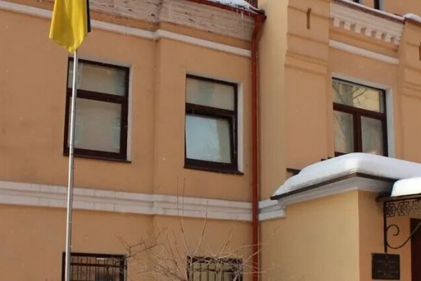 Россиянин напал с ножом и ранил коменданта Генконсульства Украины в Петербурге