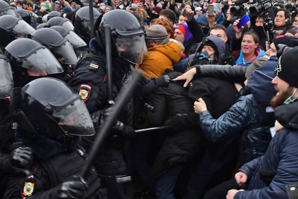 В России вынесли первый приговор по акциям в поддержку Навального