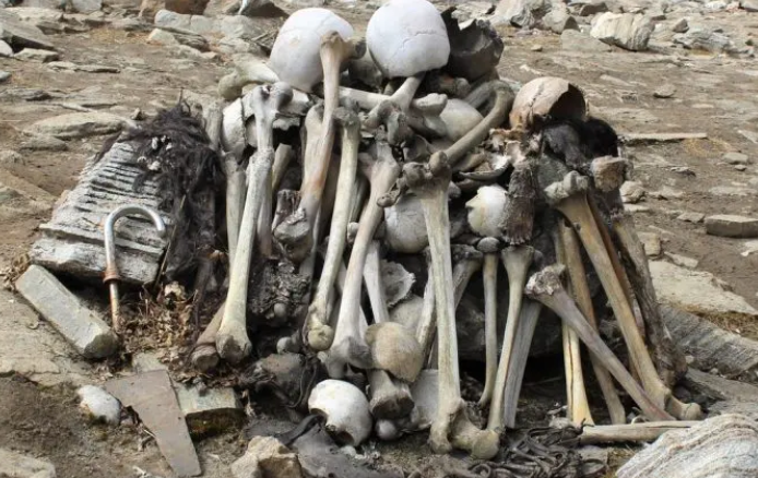 Горы скелетов у гималайского озера озадачили ученых