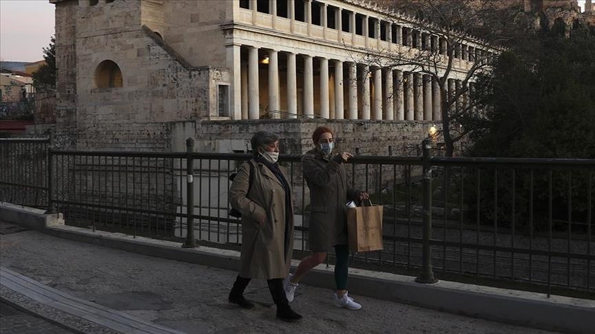Правительство Греции объявило в пятницу о новых, менее строгих мерах локдауна.