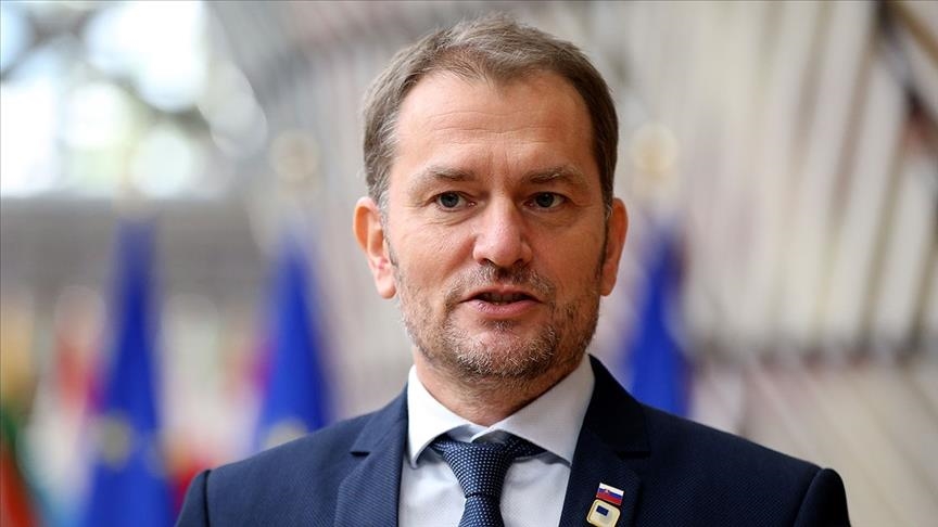 Премьер-министр Словакии ушел в отставку на фоне скандала с вакцинами Sputnik