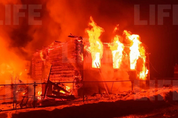 В Пермском крае мама и две маленькие дочери погибли при пожаре в частном доме