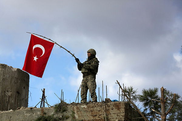 От взрыва у военной базы в Сирии погибли 12 военных Турции