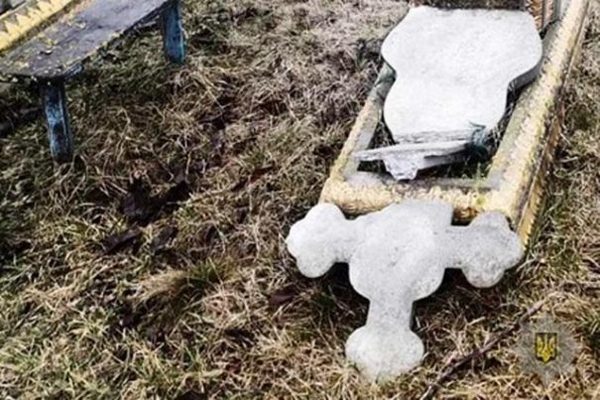 В Винницкой области два подростка повредили восемь памятников