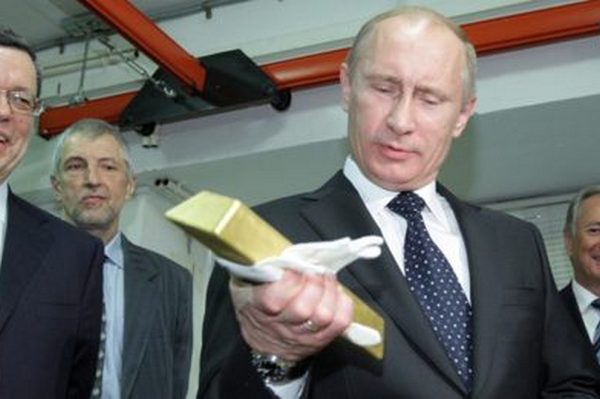 РФ вынужденно распродает золотые запасы