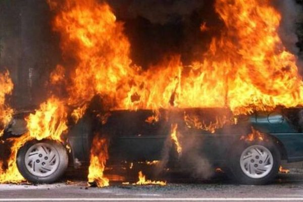 В России неизвестные сожгли автомобили депутатов
