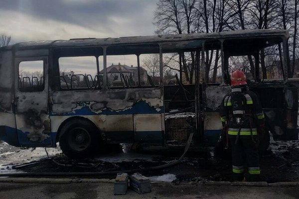 Во Львовской области на ходу загорелся автобус: пострадал водитель