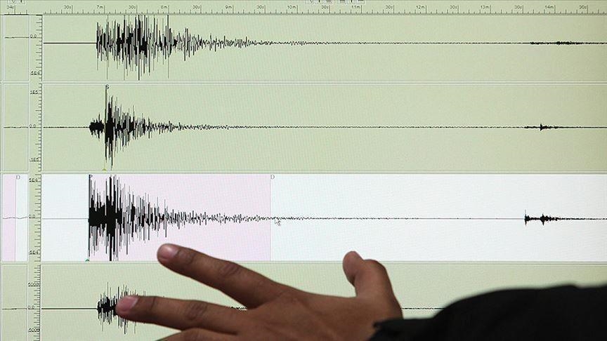 Сильное землетрясение сотрясает Восточную Яву