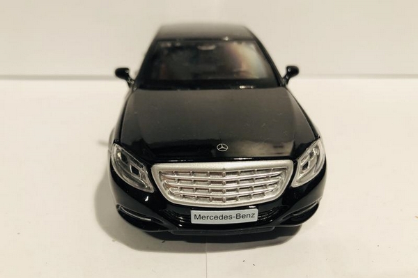 Коллекционные модели Mercedes-Benz: кто оценит такой подарок?