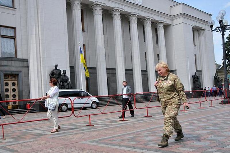Вступил в силу закон, поощряющий украинцев к военной службе