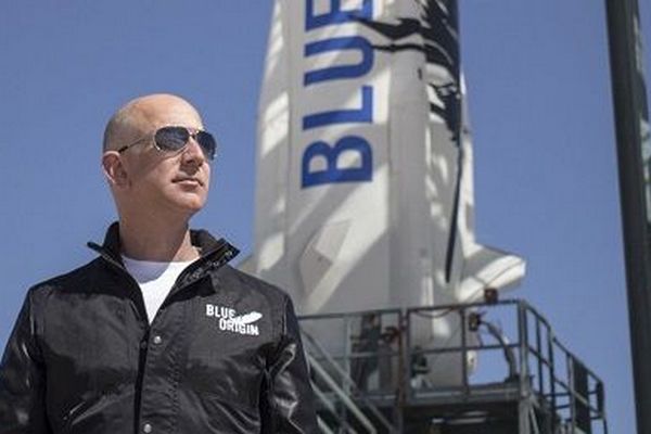 Джефф Безос отправит первых туристов в космос уже 20 июля