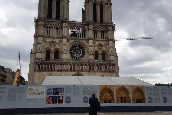В Париже закрыли площадь перед Нотр-Дамом из-за концентрации свинца