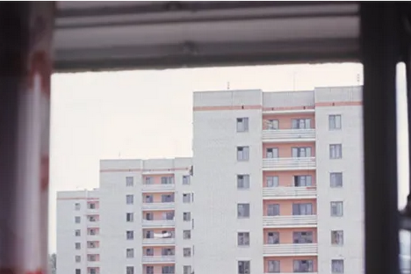 Трехлетний ребенок погиб, выпав из окна многоэтажки в Волгоградской области