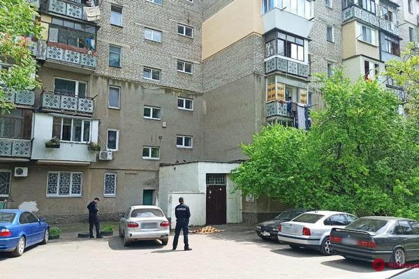 В Одессе мужчина выпрыгнул с балкона пятого этажа