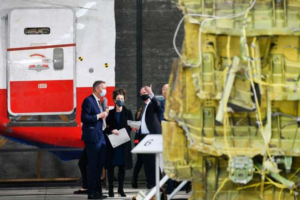 Дело MH17: судьи и адвокаты впервые осмотрели обломки самолета