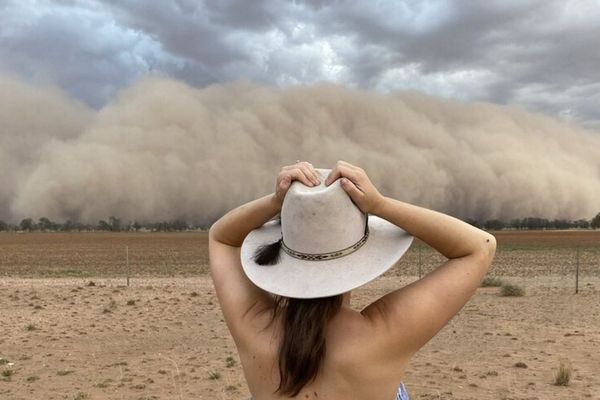 Австралию накрыли сильные пыльные бури