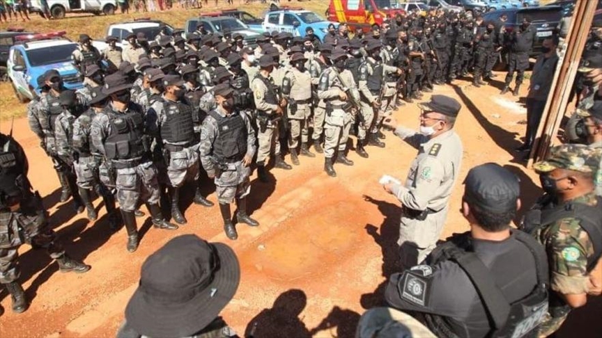 Бразильский убийца скрывается от преследования 300 офицеров