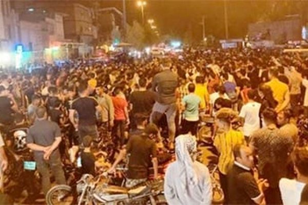В Иране протесты из-за отсутствия воды длятся уже четвертые сутки