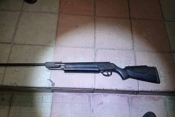 В Луганской области парень открыл огонь из винтовки по подросткам