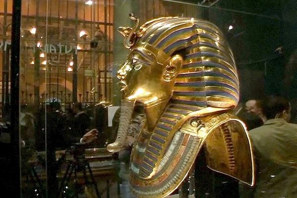 Египтолог раскрыл секрет золотой маски Тутанхамона