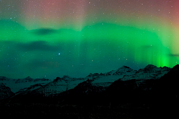 Ученые объяснили происхождение необычного зеленого свечения на Севере