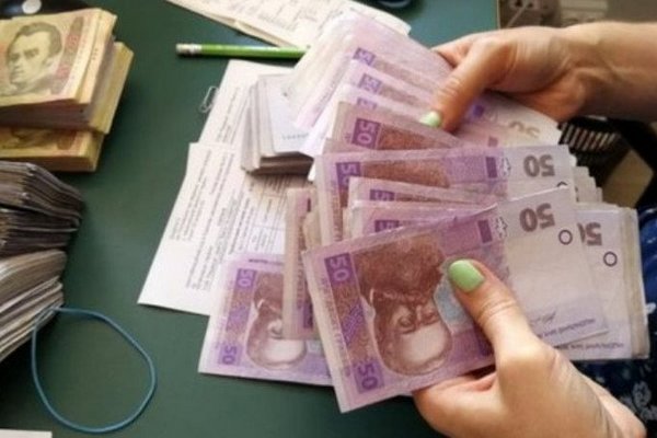 Украинцы начали получать новые прибавки к пенсиям: кому и сколько платят