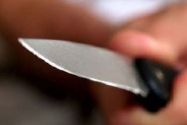 В Сумах мужчина ударил ножом знакомого