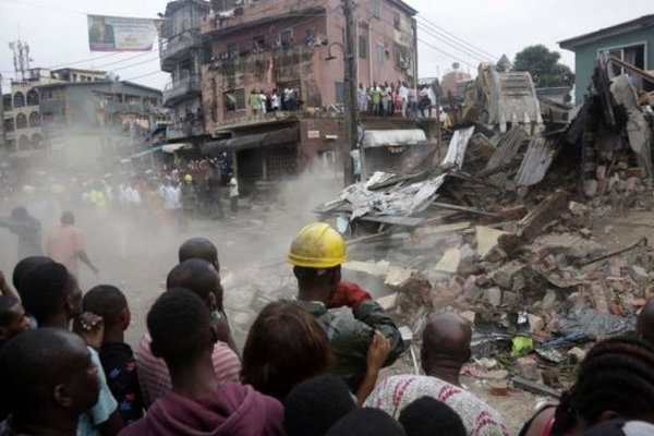 Число жертв обрушения дома в Нигерии возросло до 42