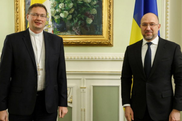 Шмыгаль встретился с Апостольским Нунцием в Украине
